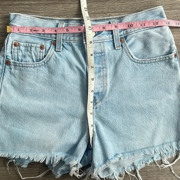 LEVI'S Wedgie Short Light Blue Wash Awesome Street High Rise Raw Hem US 25 - Picture 9 of 12